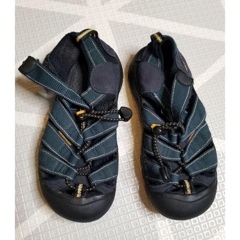 KEEN Youth Boys Size 3* Newport H2 Water Hiking Shoes Sandals Adventure Outdoor